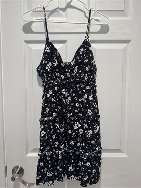 Love Tree Black and White Floral Tiered Spaghetti Strap Dress